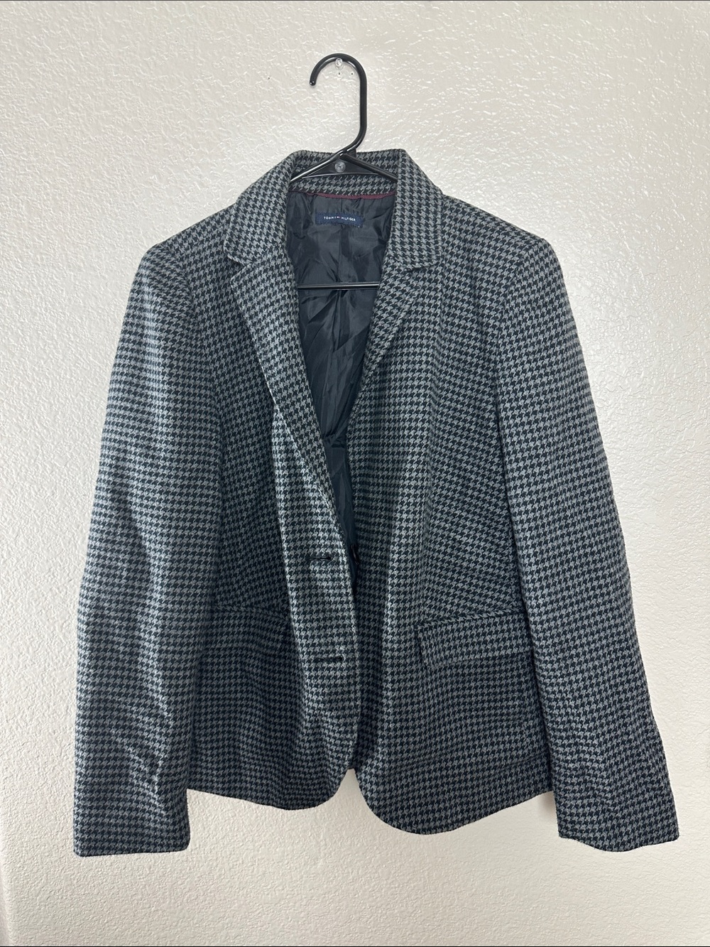 Tommy Hilfiger Black and Burgundy Trim Wool-Blend Blazer Small